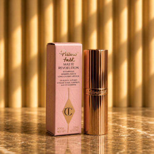 Charlotte Tilbury Матовая губная помада / Matte Revolution Lipstick Pillow Talk Medium